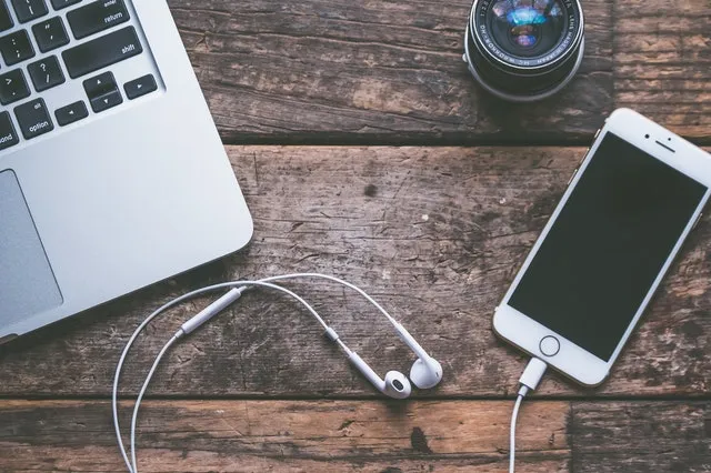Szyfrowany pendrive – czym jest i dlaczego warto go mieć?